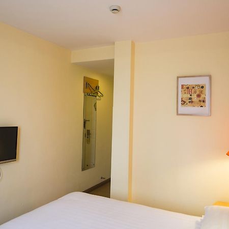 Home Inn Shanghai Railway Station North Square Екстериор снимка