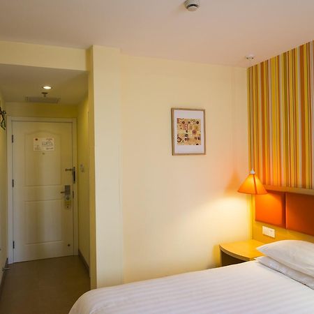Home Inn Shanghai Railway Station North Square Екстериор снимка