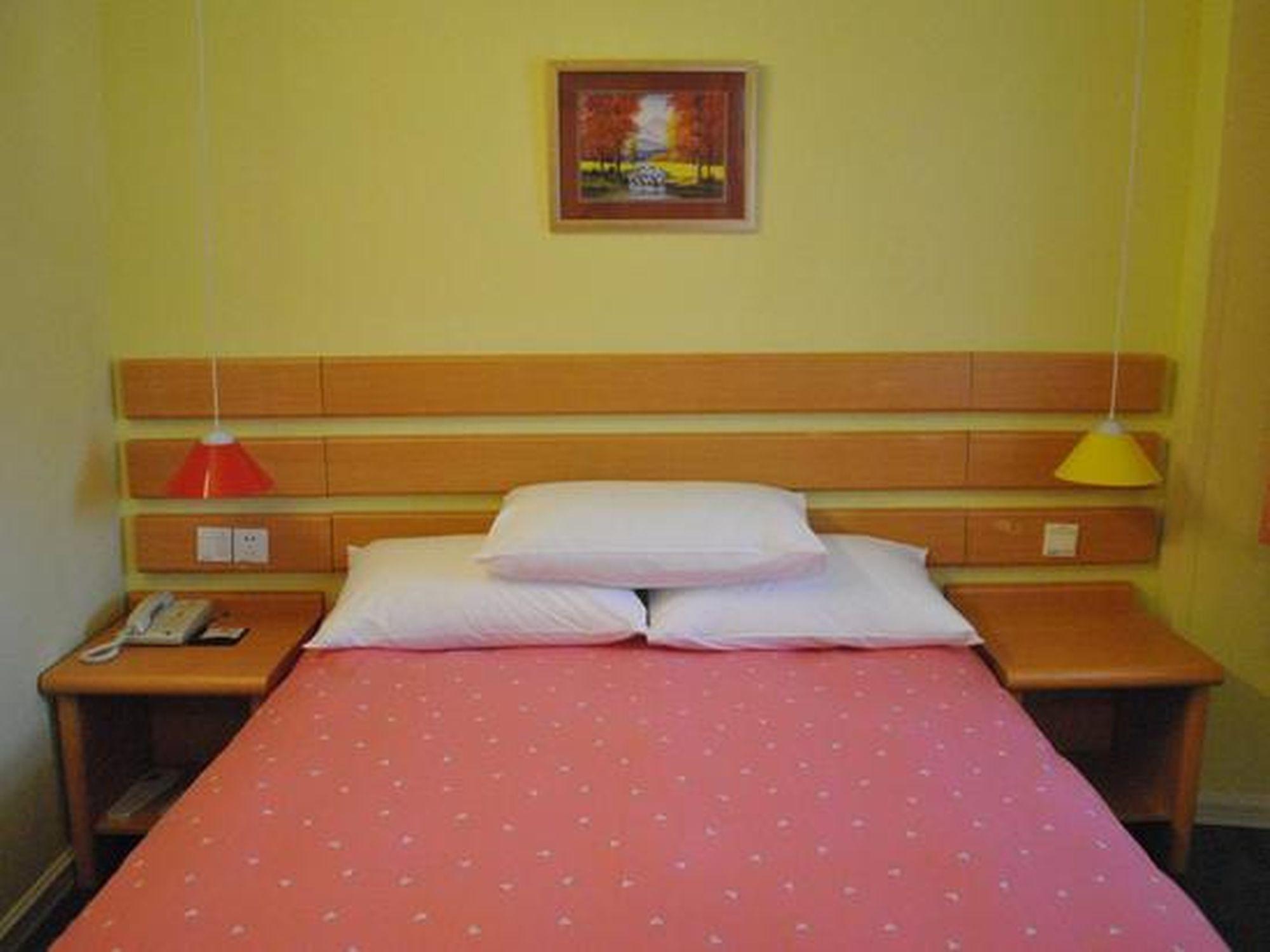 Home Inn Shanghai Railway Station North Square Екстериор снимка