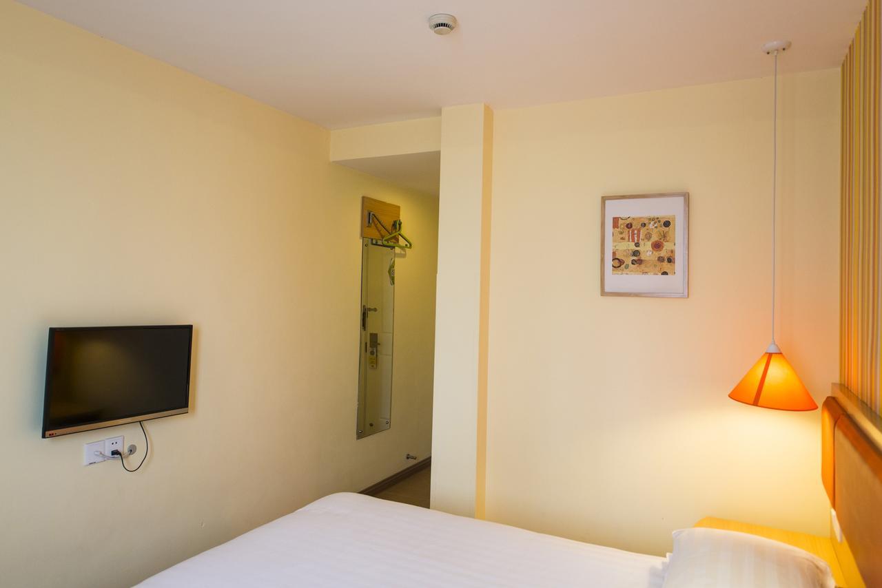 Home Inn Shanghai Railway Station North Square Екстериор снимка
